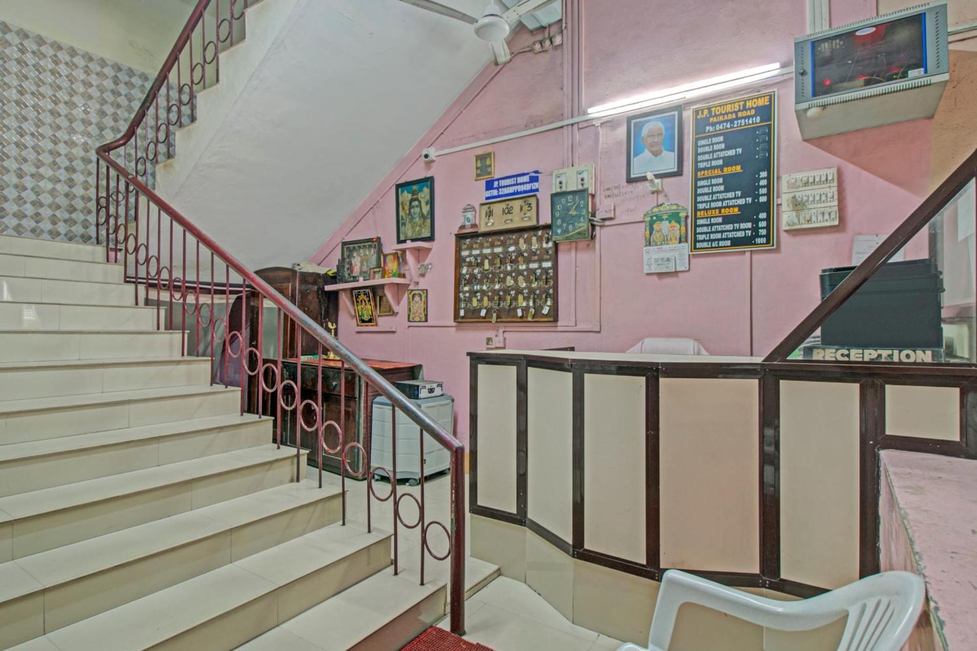 Spot On J P Tourist Home Kollam Exterior foto